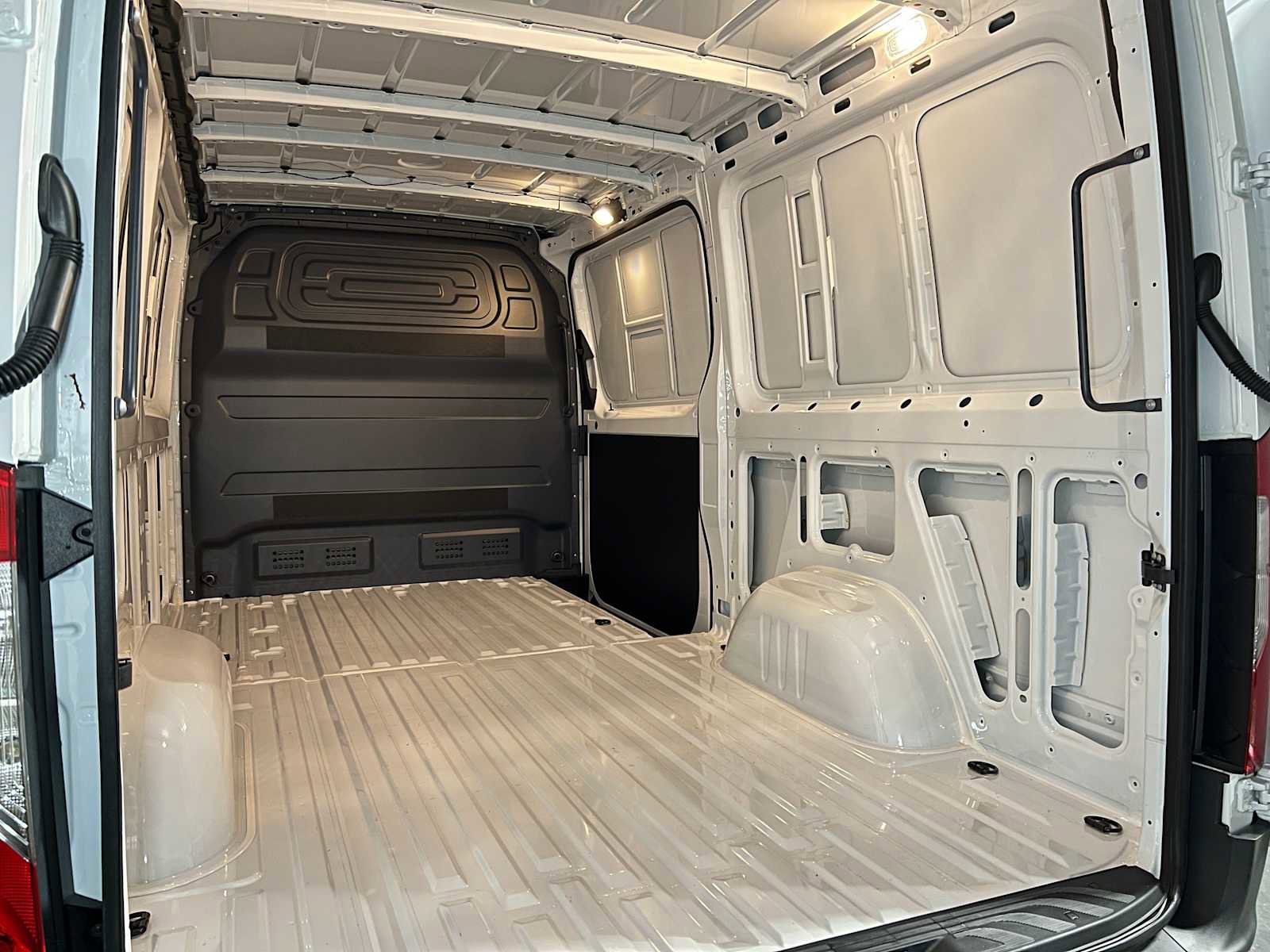 Used 2025 Mercedes-Benz Sprinter 2500 image 17
