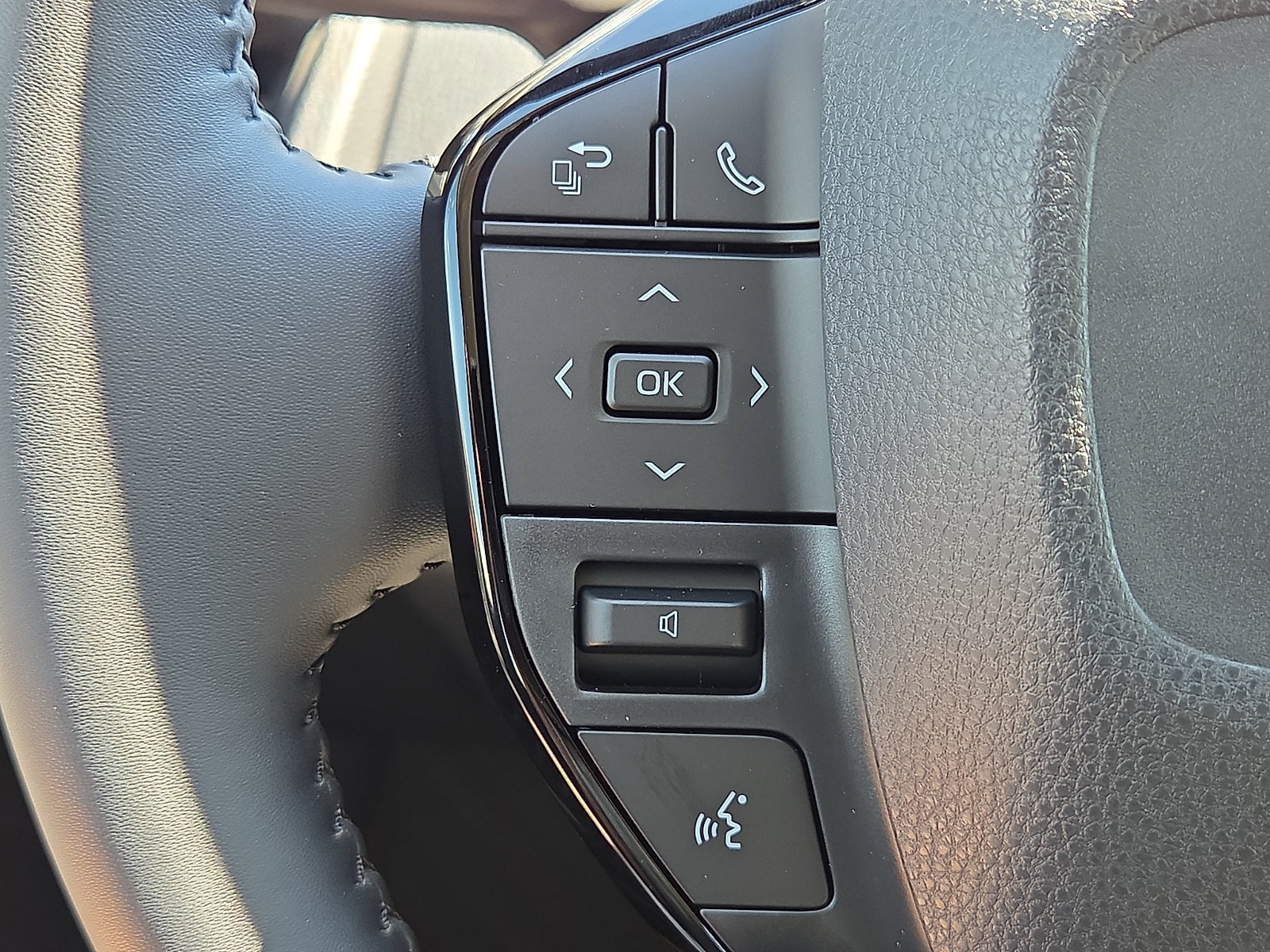 New 2027 Toyota Prius XLE FWD image 12