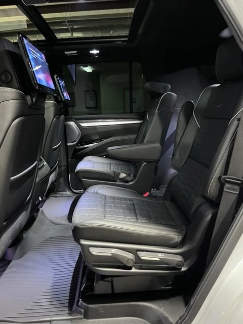 Used 2026 Cadillac Escalade V w/ LPO, ONYX Package AWD/4WD image 18