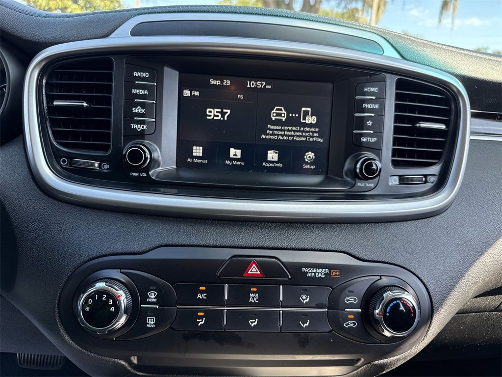 Used 2020 Kia Sorento LX image 20