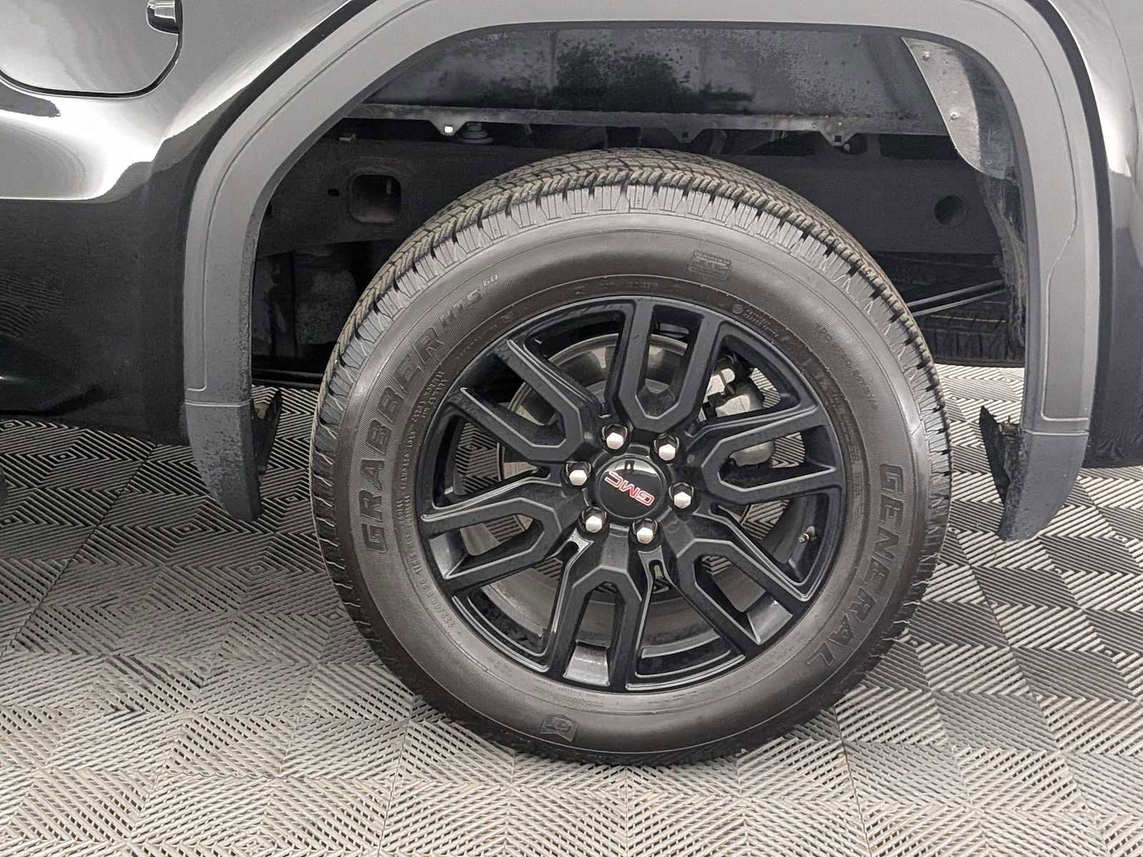 Used 2024 GMC Sierra 1500 Elevation w/ LPO, Elevation Black Package image 15