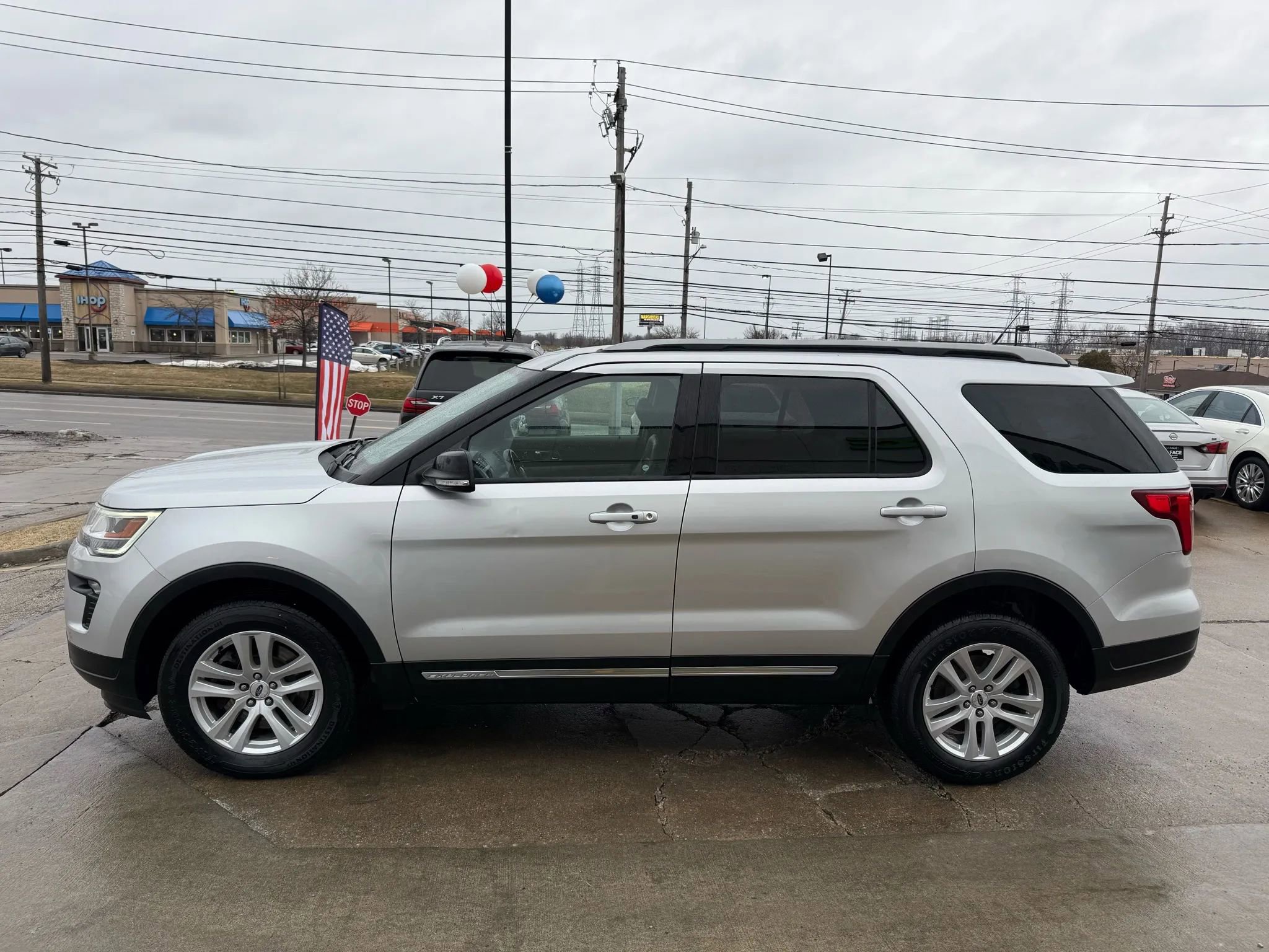 Used 2018 Ford Explorer XLT w/ Equipment Group 202A image 7