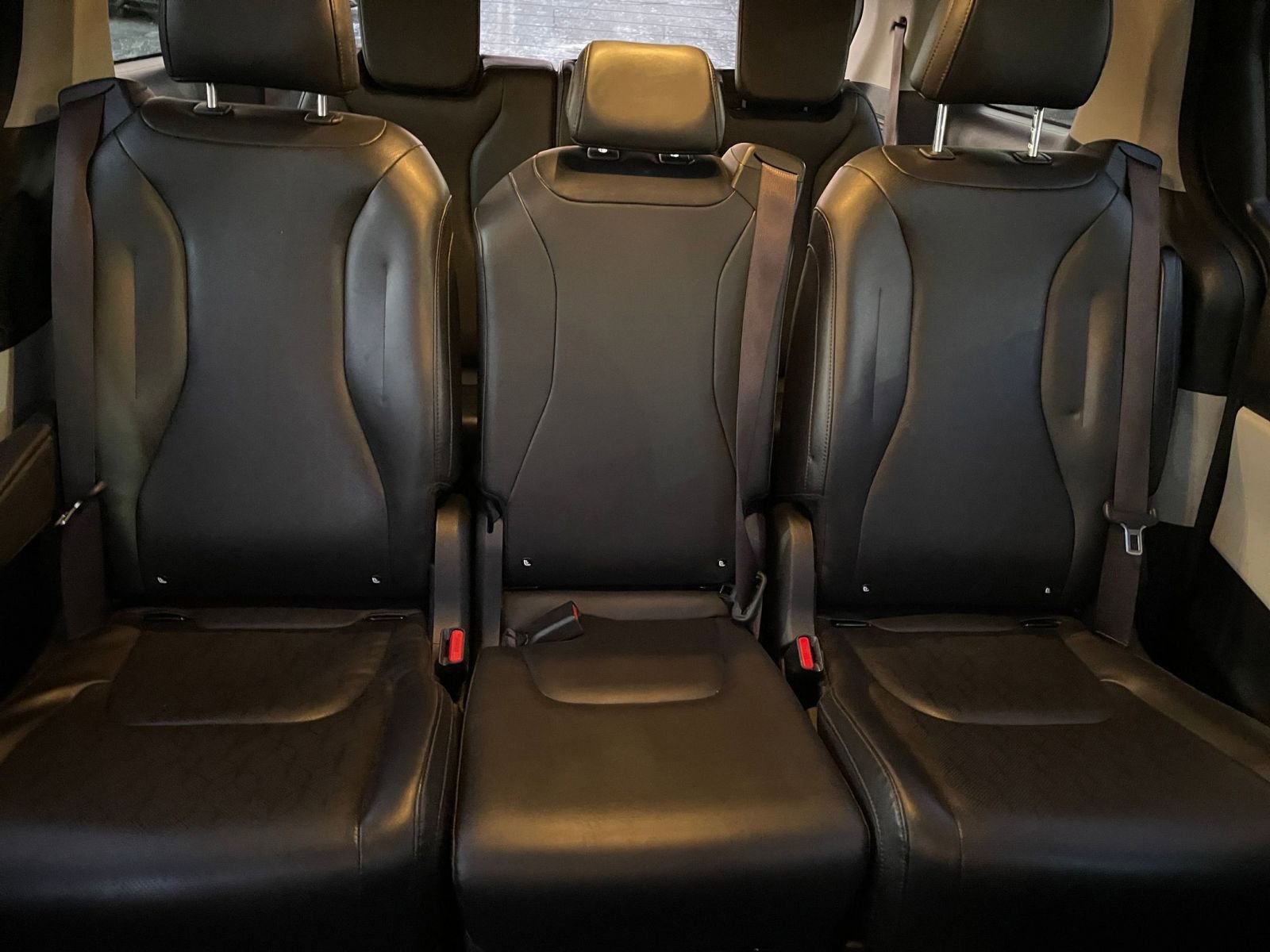 Used 2023 Kia Carnival LX image 38