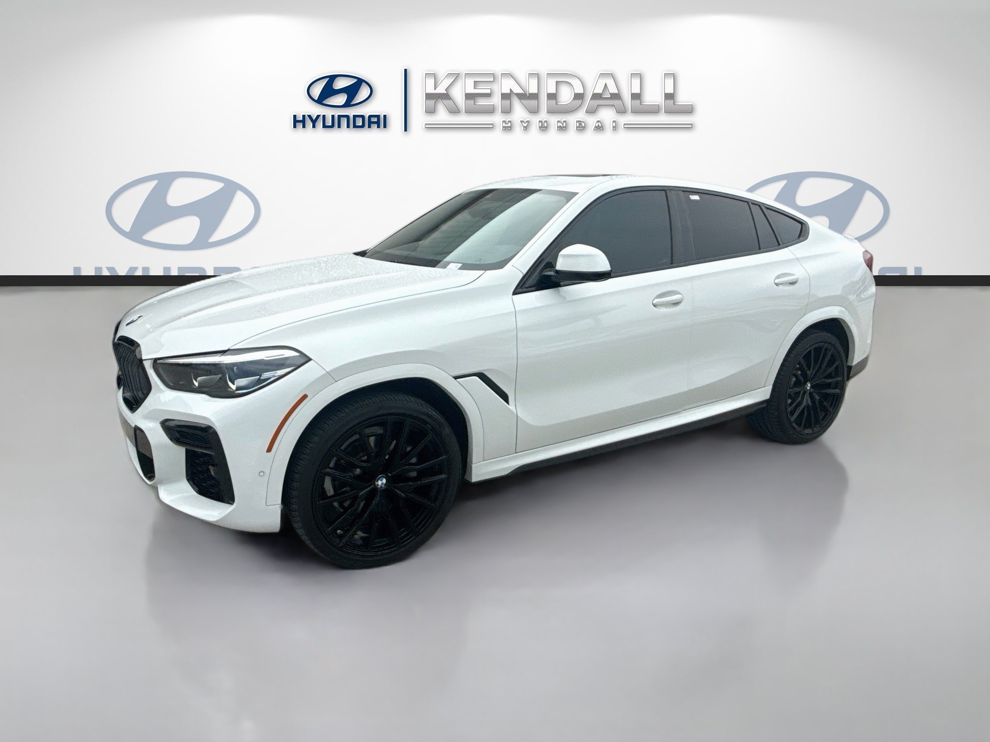 Used 2023 BMW X6 xDrive40i w/ M Sport Package AWD/4WD image 3