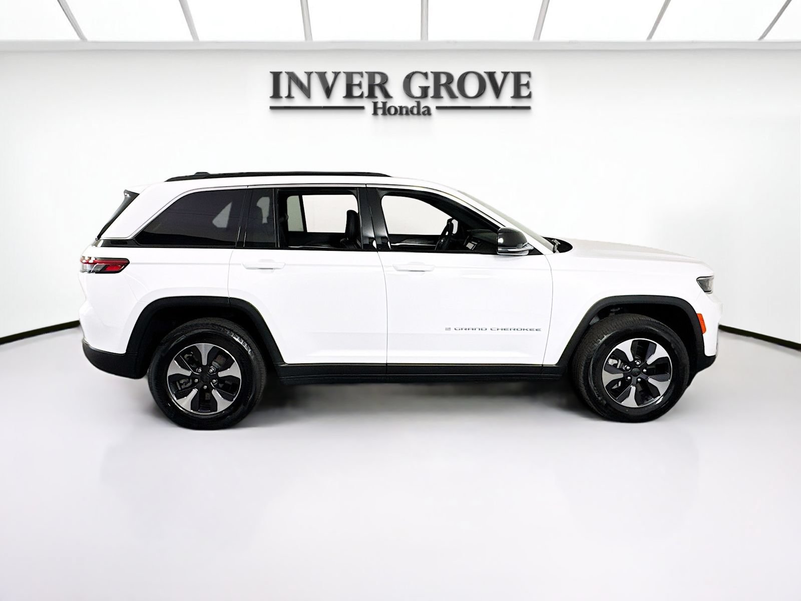 Used 2025 Jeep Grand Cherokee Limited 4xe AWD/4WD image 4