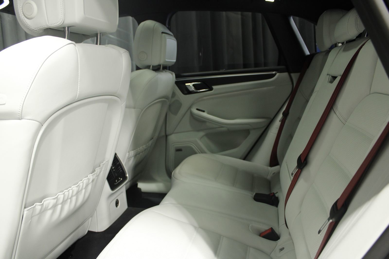 New 2026 Porsche Macan GTS AWD/4WD image 43