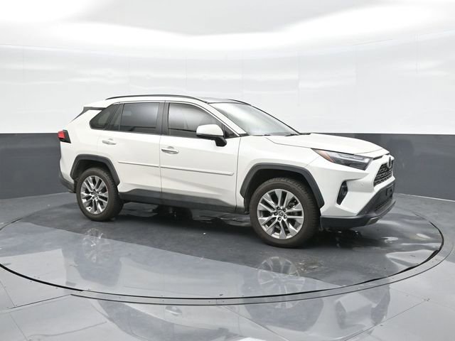 Used 2022 Toyota RAV4 Limited FWD image 17