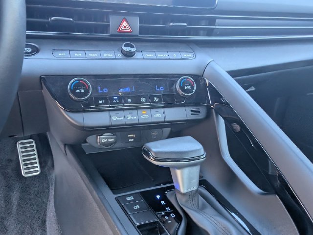 Certified 2025 Hyundai Elantra SEL FWD image 21