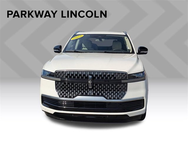 Used 2025 Lincoln Navigator Reserve image 10