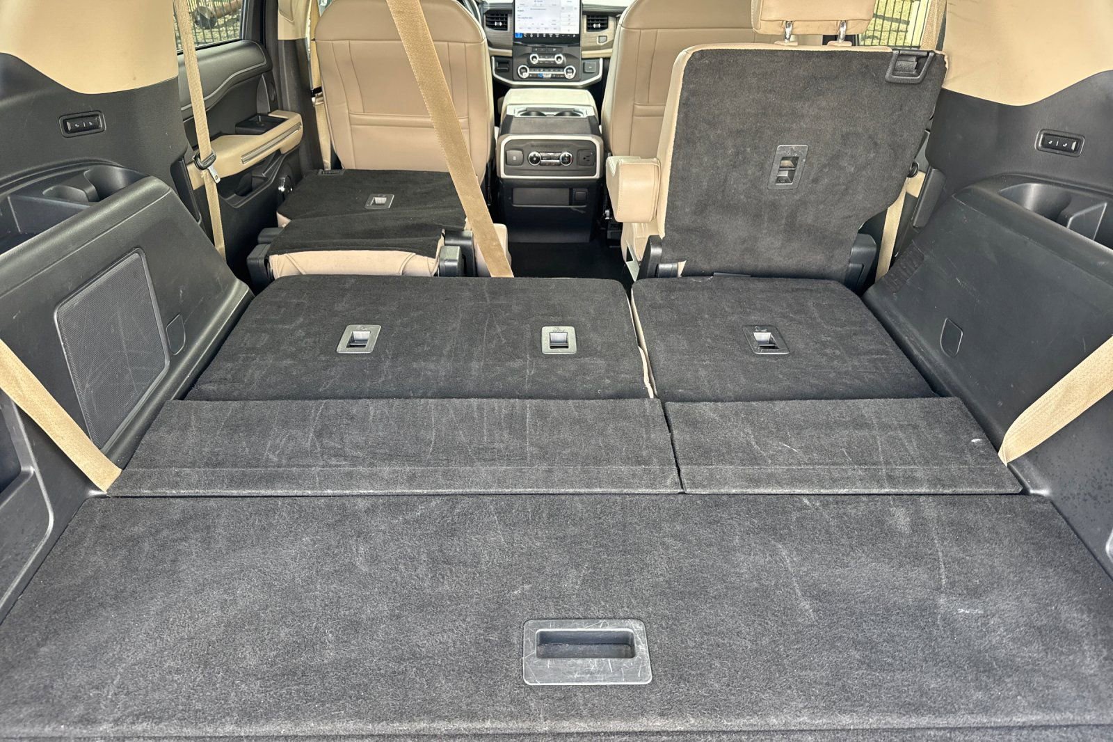 Used 2024 Ford Expedition Limited image 17