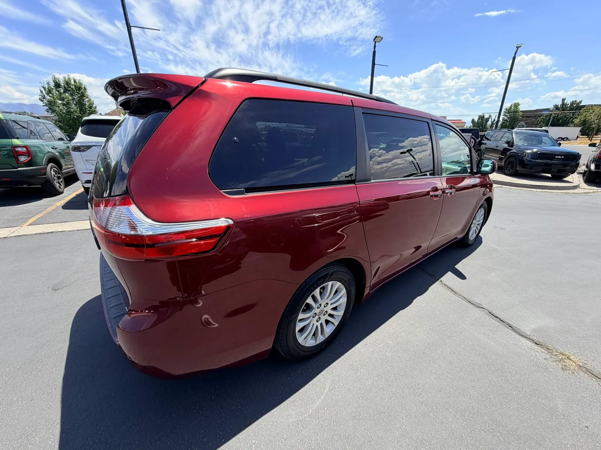 Used 2015 Toyota Sienna XLE w/ Entertainment Package FWD image 4