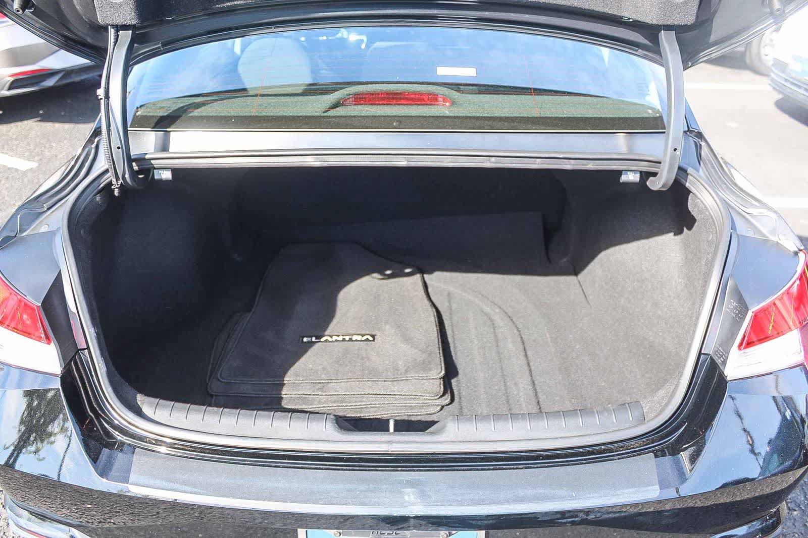 Used 2023 Hyundai Elantra SEL FWD image 36