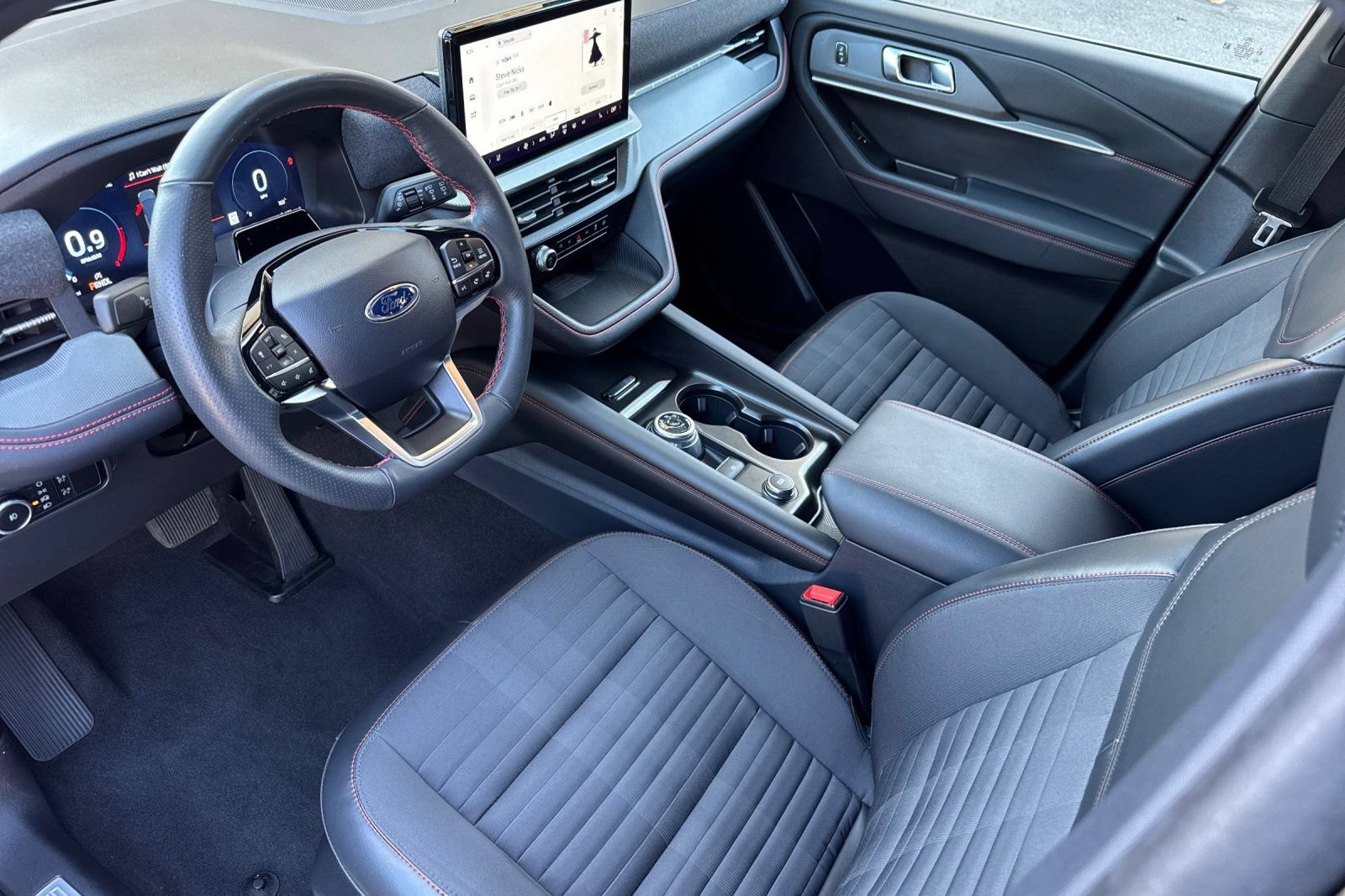 Certified 2025 Ford Explorer ST-Line AWD/4WD image 14