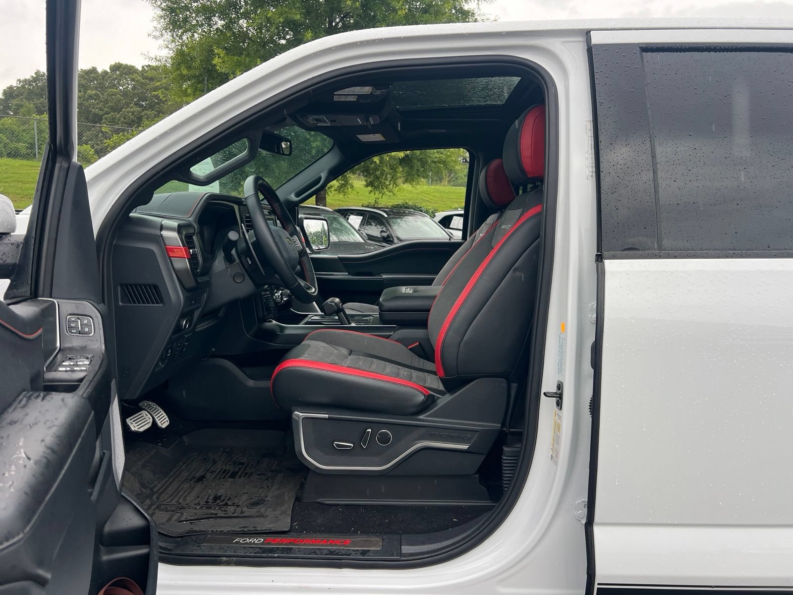Used 2025 Ford F150 Raptor AWD/4WD image 33