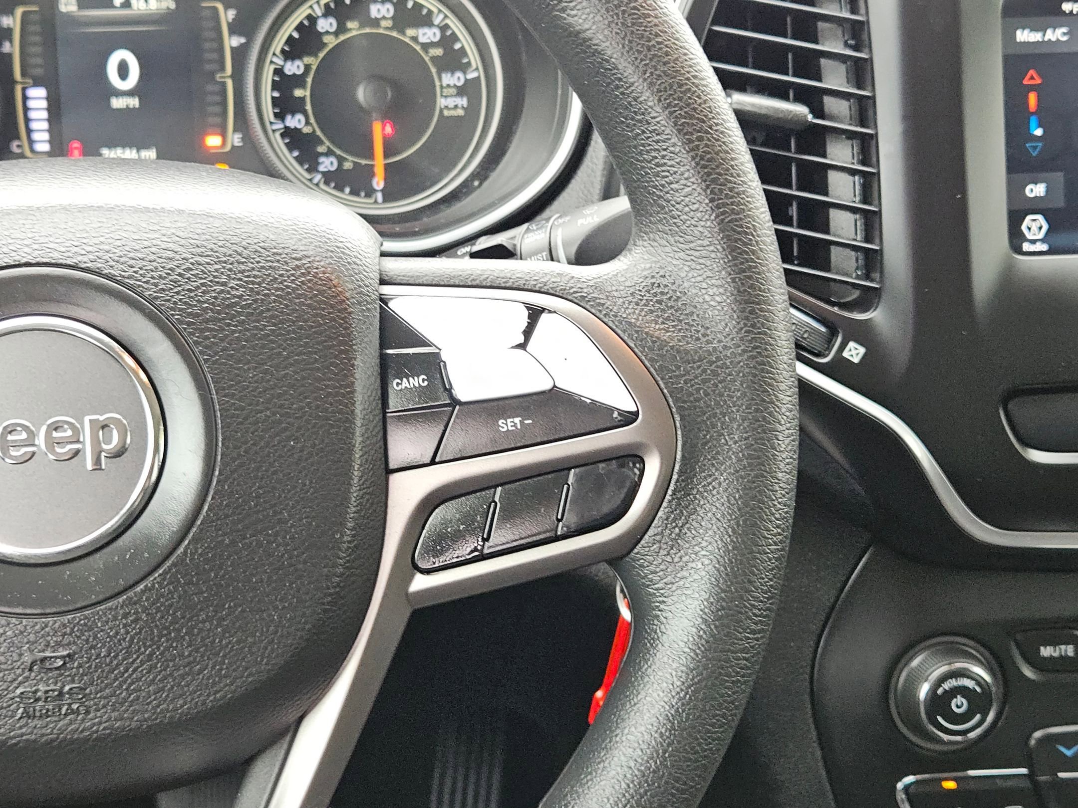 Used 2021 Jeep Cherokee Latitude w/ Mopar Interior Package image 22
