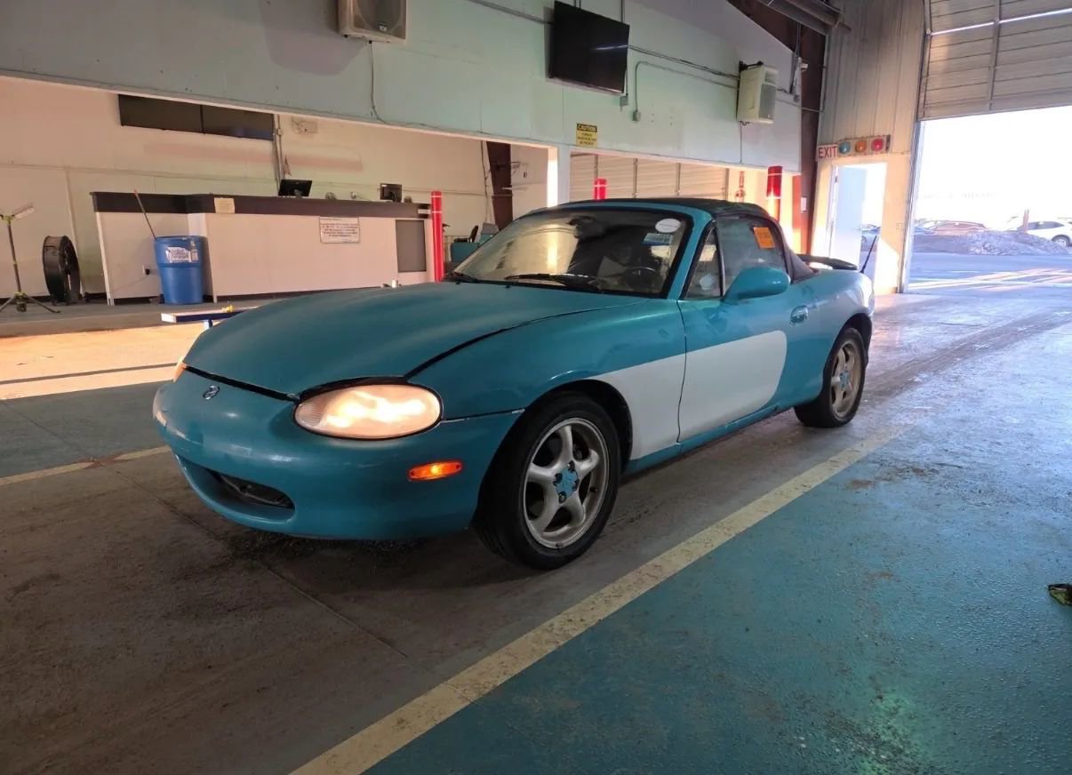 Used 1999 MAZDA MX-5 Miata RWD image 4