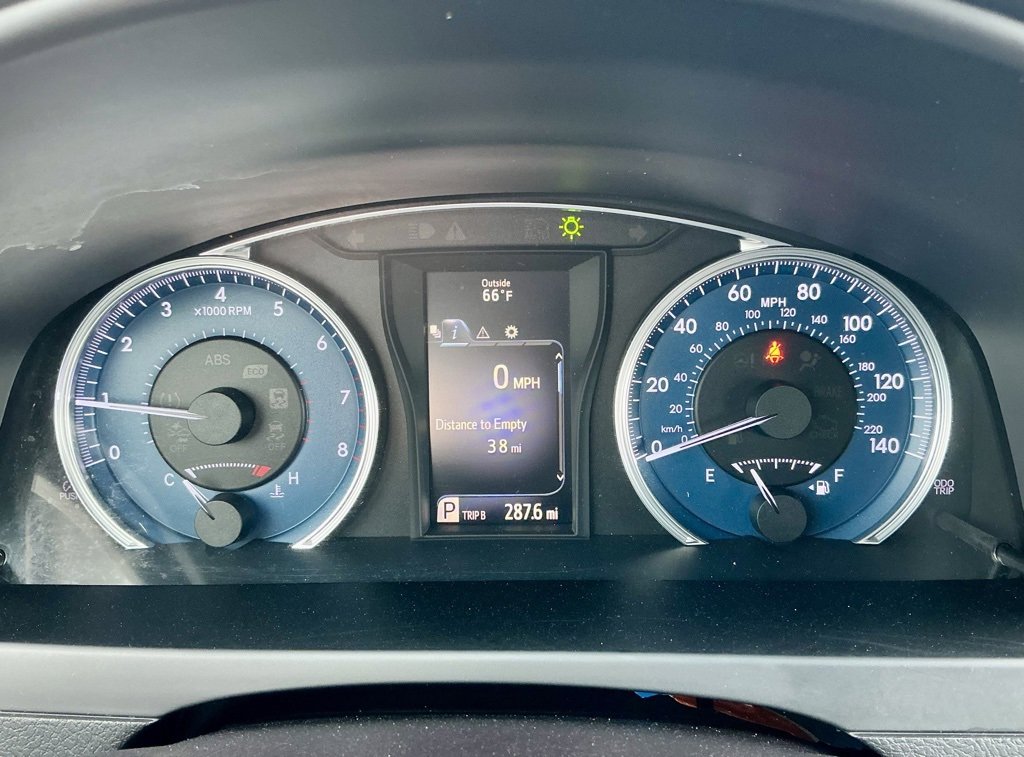 Used 2016 Toyota Camry LE image 33
