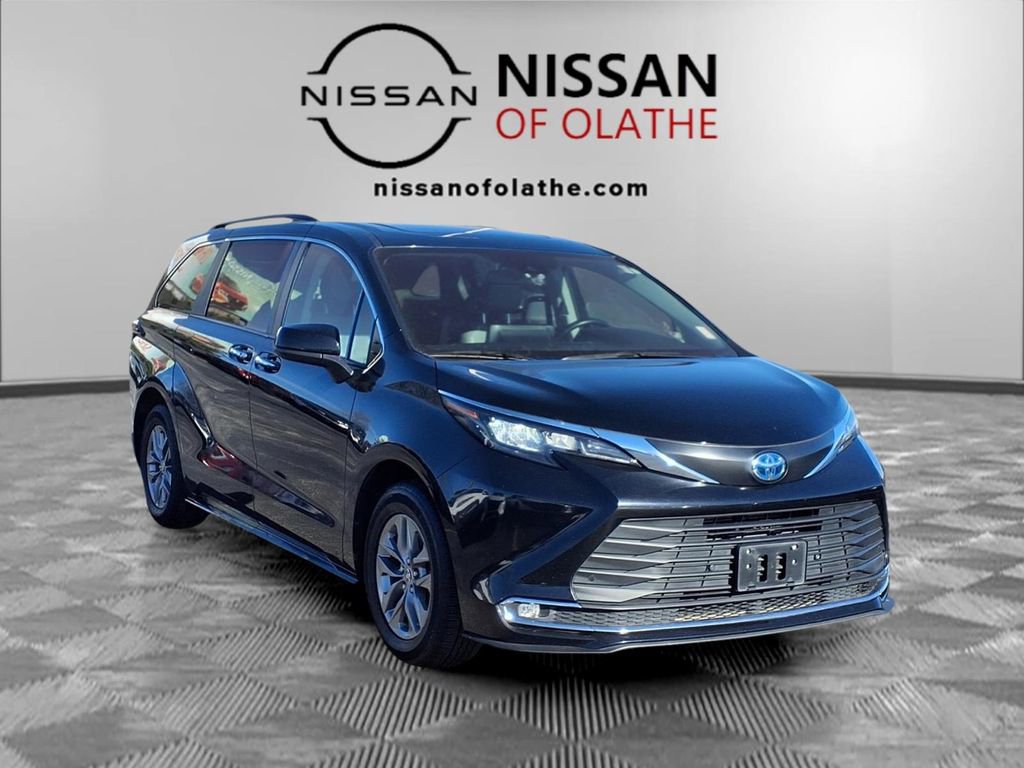 Used 2024 Toyota Sienna XLE image 36