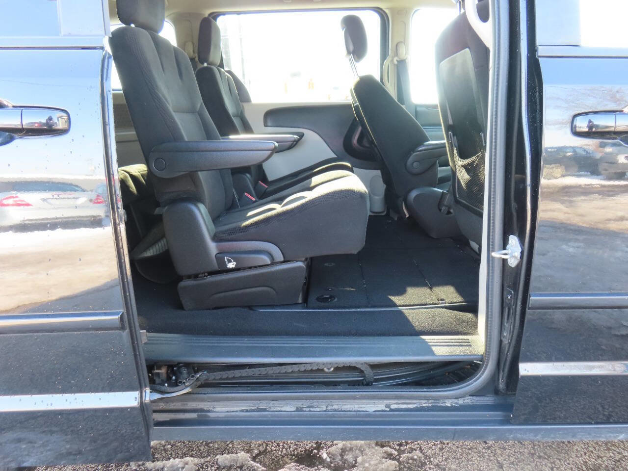 Used 2016 Dodge Grand Caravan SXT image 16