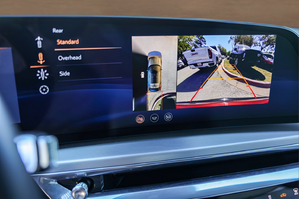 Certified 2024 Cadillac Lyriq Luxury RWD image 15
