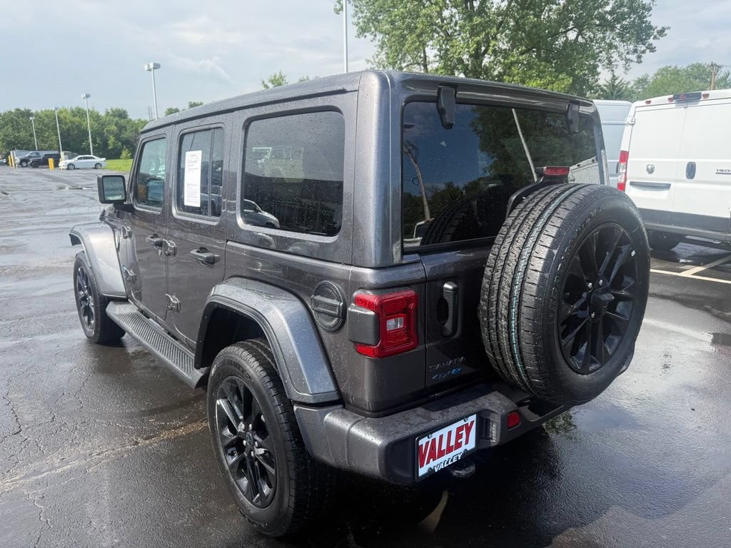 Used 2025 Jeep Wrangler Unlimited Sahara AWD/4WD image 6