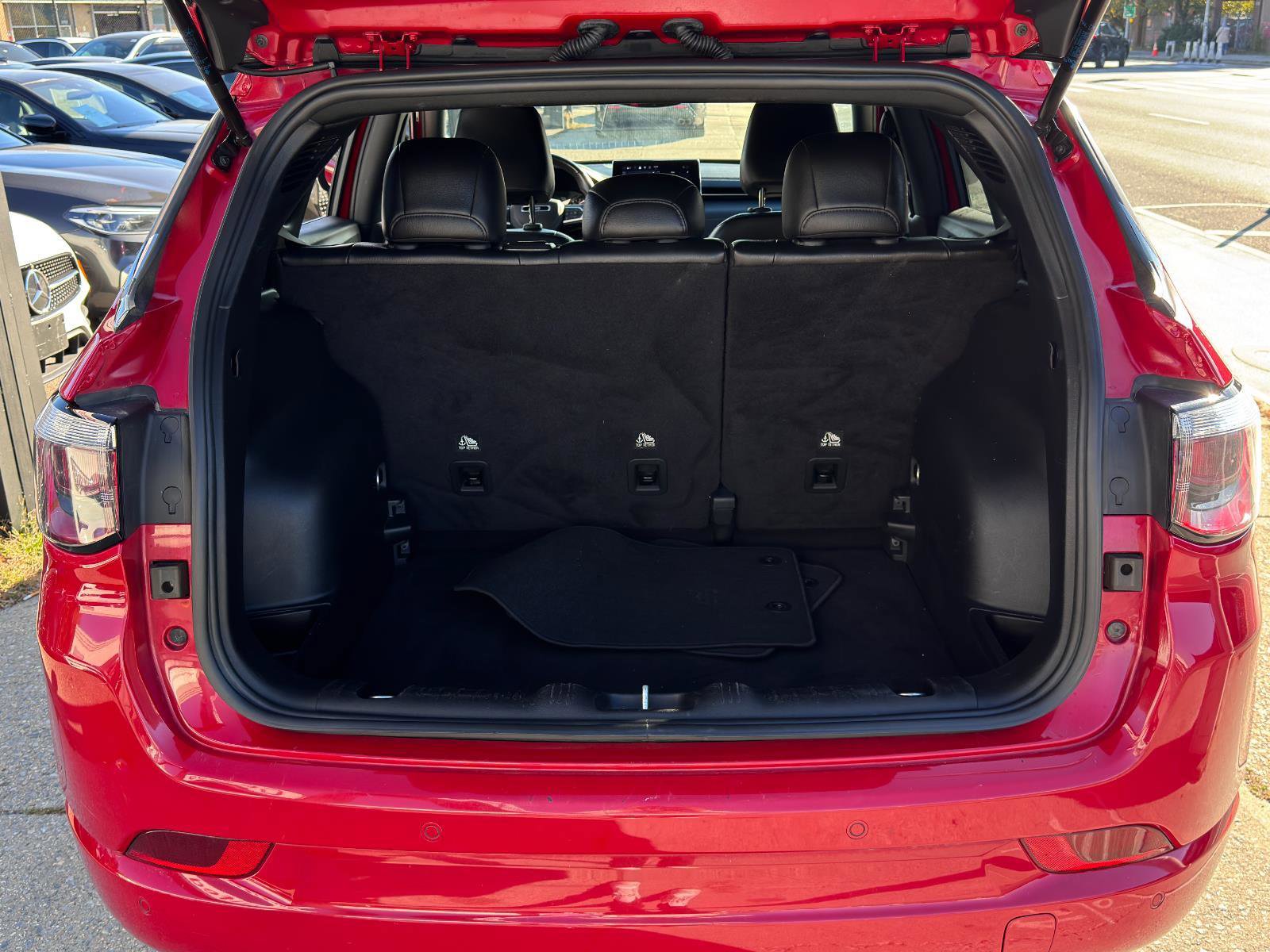 Used 2022 Jeep Compass Limited image 8