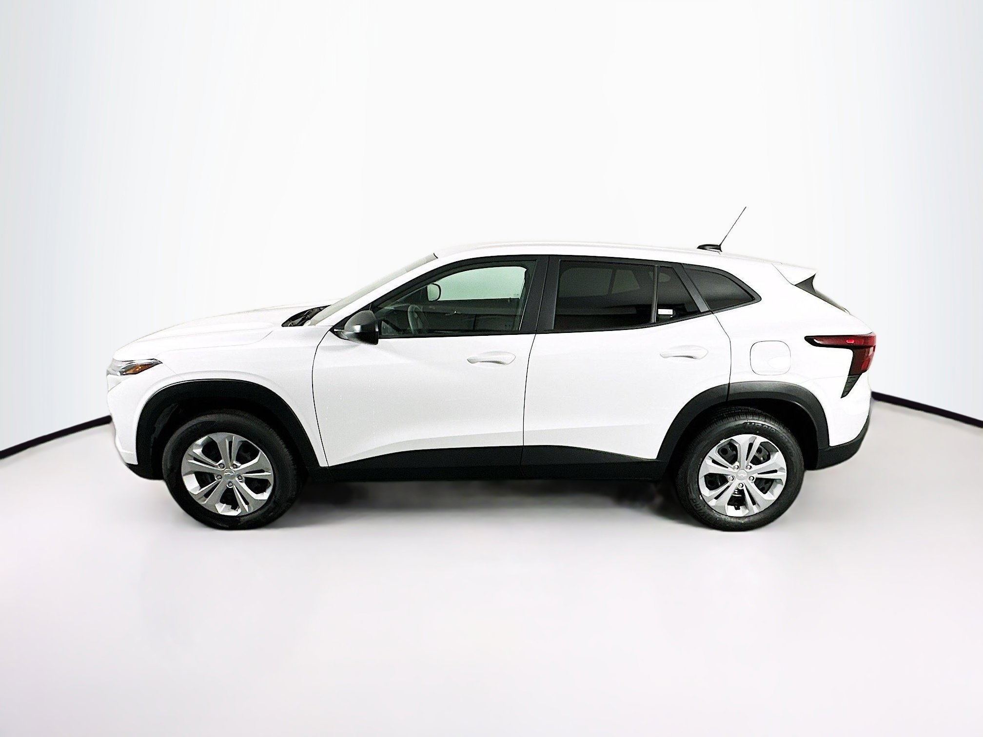Used 2025 Chevrolet Trax LS image 4