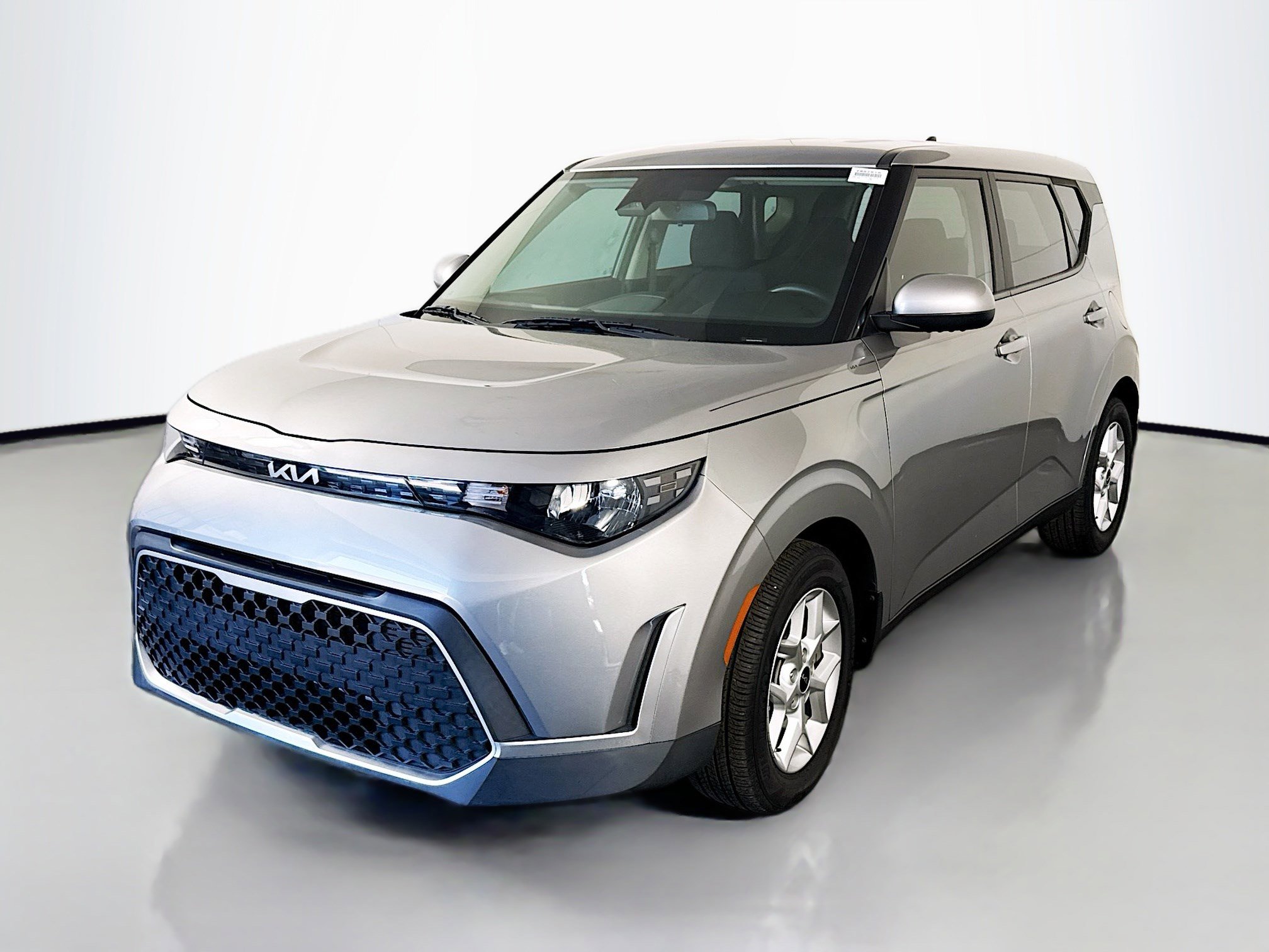 Used 2023 Kia Soul LX w/ LX Technology Package FWD image 4