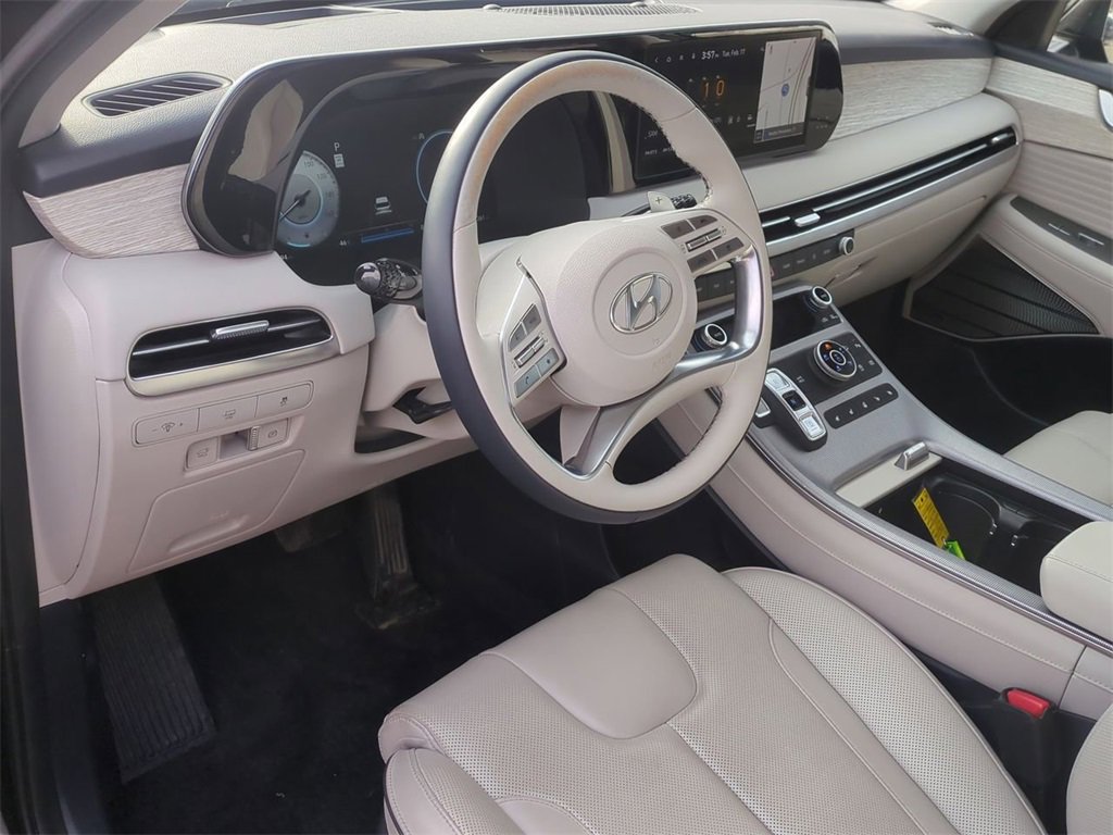 Used 2023 Hyundai Palisade Calligraphy image 13