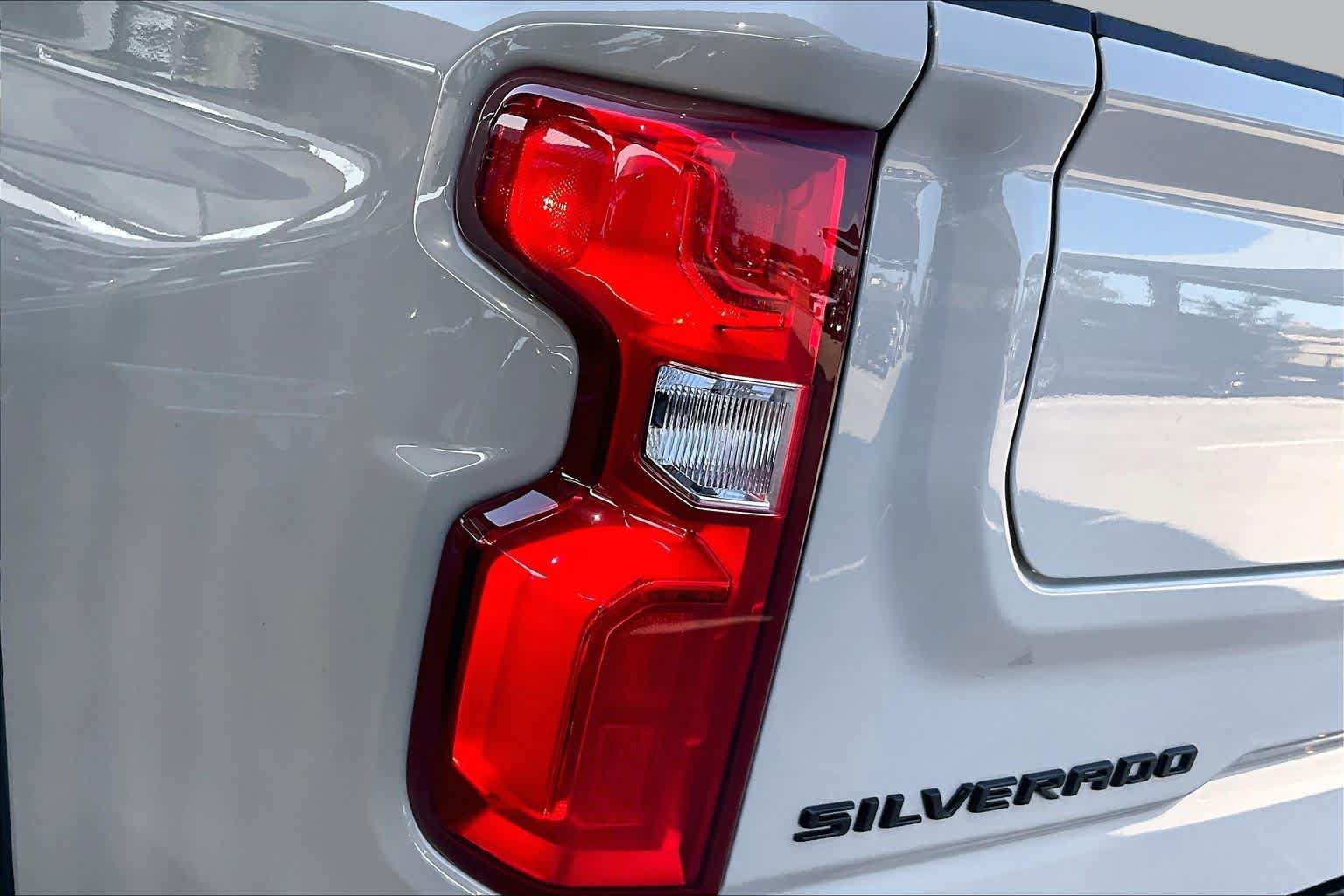 Used 2026 Chevrolet Silverado 1500 ZR2 w/ Dark Appearance Package AWD/4WD image 29