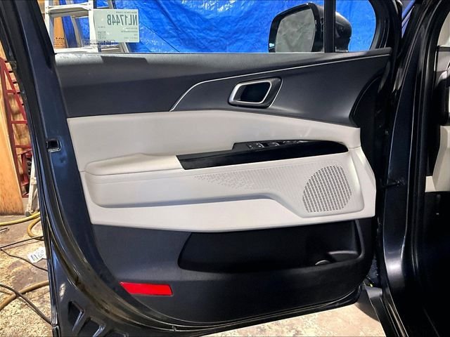 Used 2024 Kia Carnival LX image 18