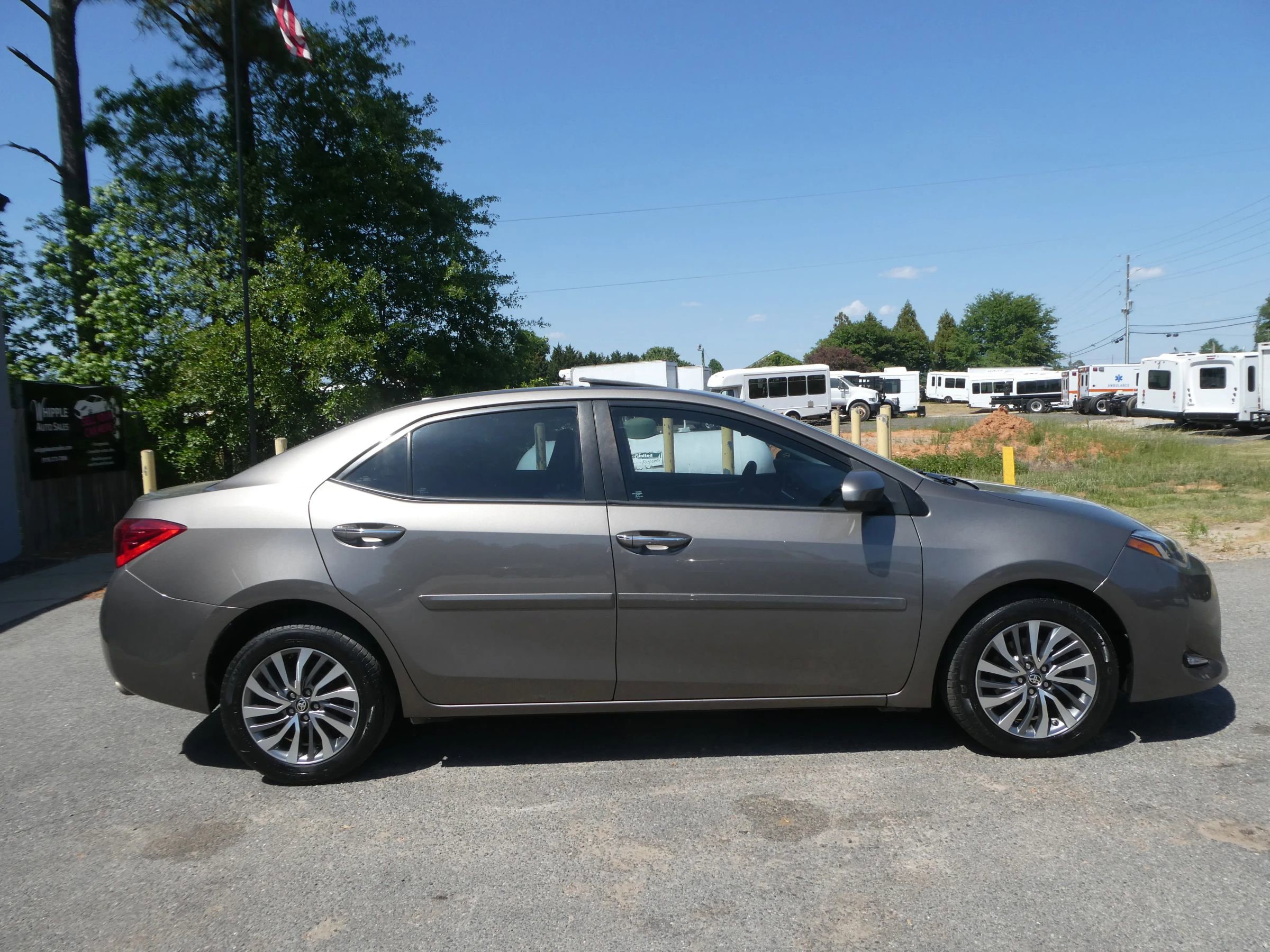 Used 2017 Toyota Corolla XLE FWD image 4