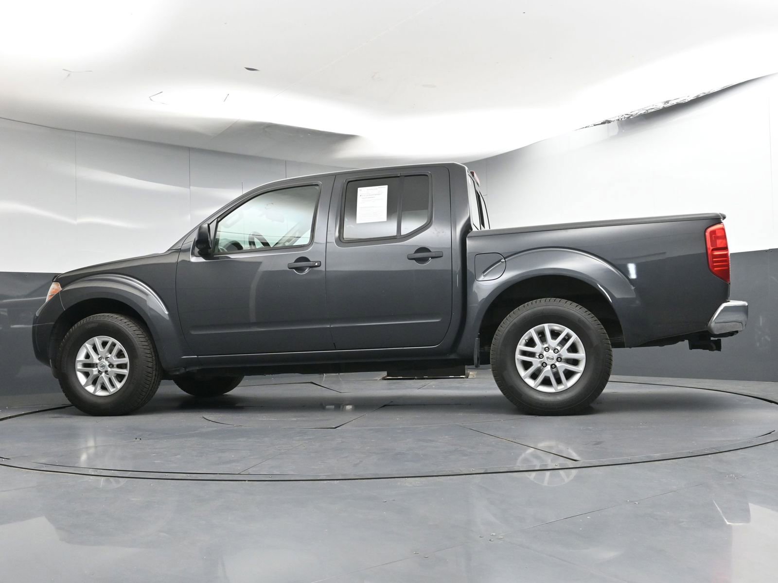 Used 2015 Nissan Frontier SV RWD image 24