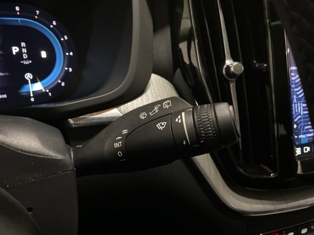 Used 2025 Volvo XC60 B5 Plus image 42