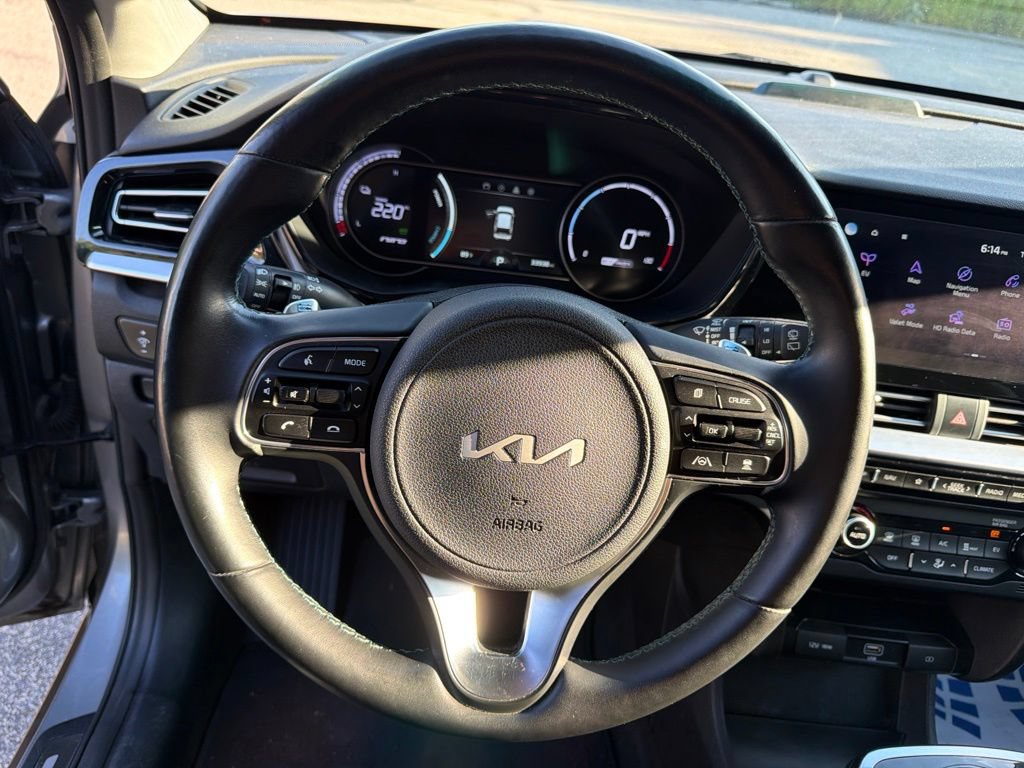 Certified 2022 Kia Niro EX Premium w/ Cold Weather Package FWD image 16
