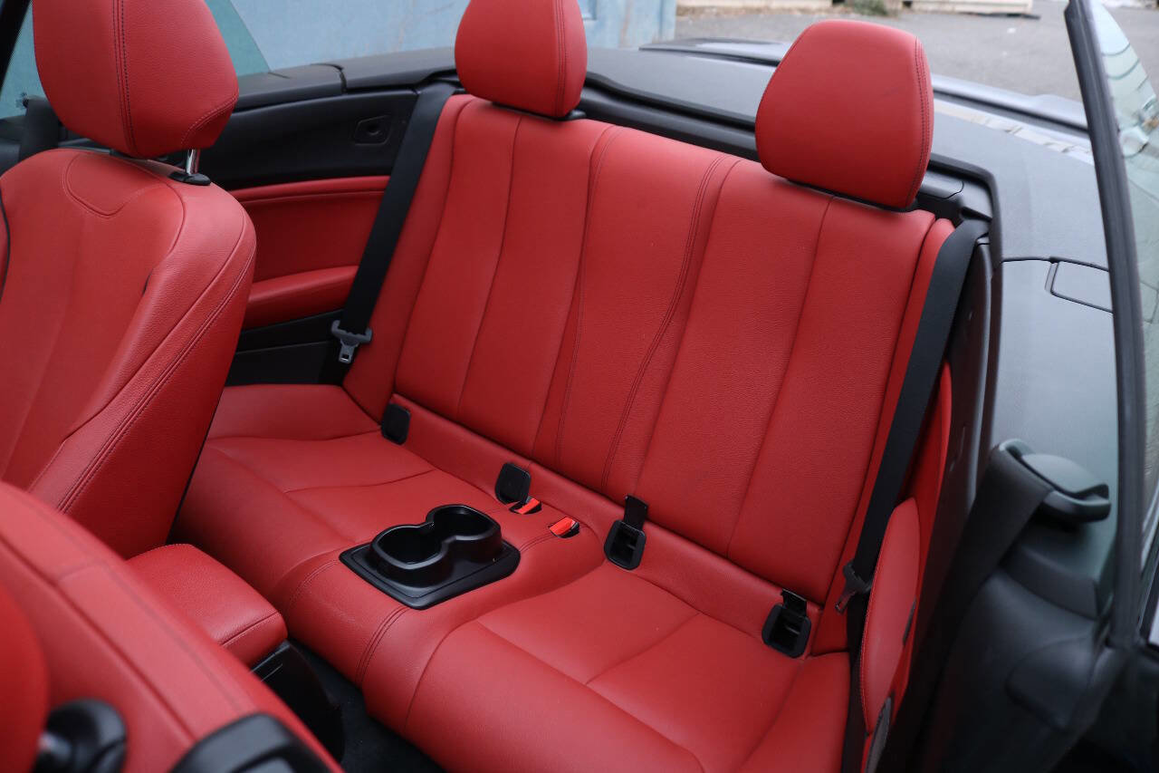 Used 2016 BMW M235i Convertible image 19
