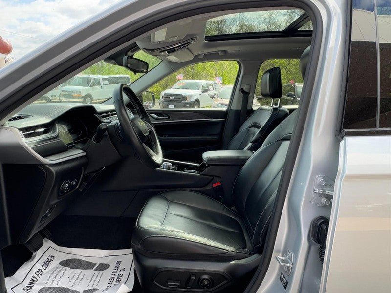 Used 2022 Jeep Grand Cherokee L Limited AWD/4WD image 18