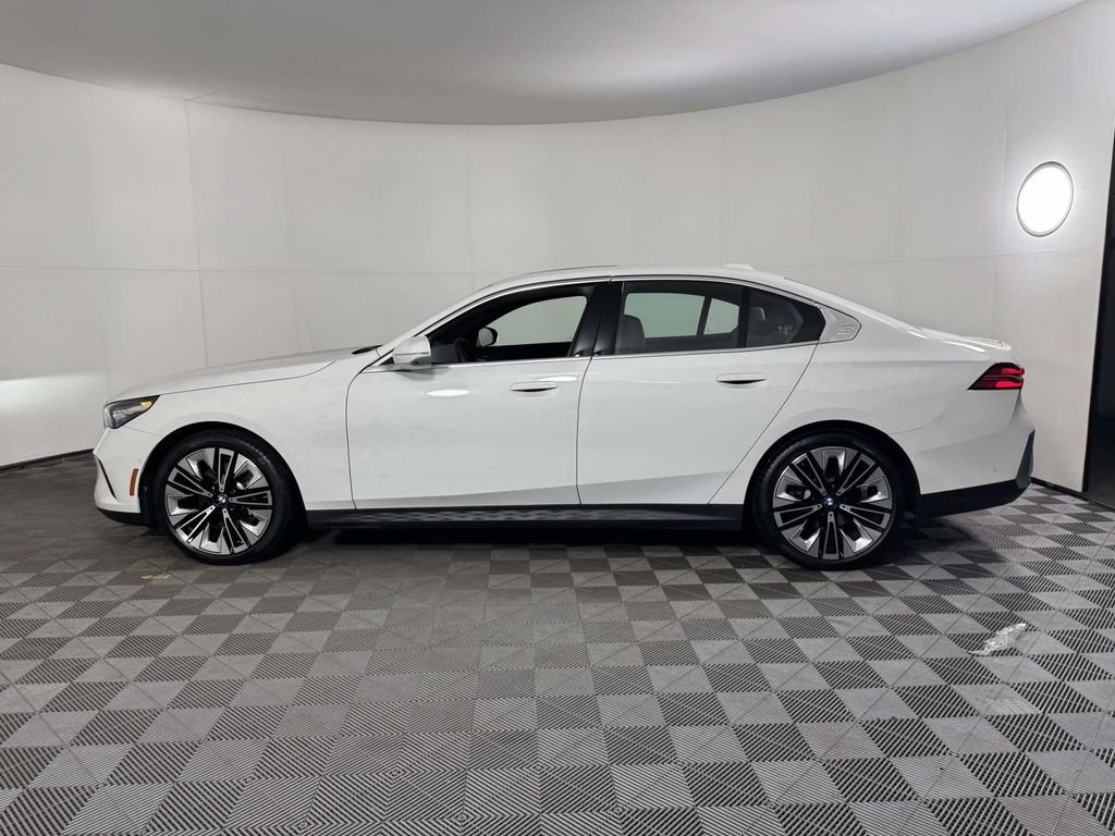 Used 2026 BMW 530i xDrive w/ Premium Package AWD/4WD image 11