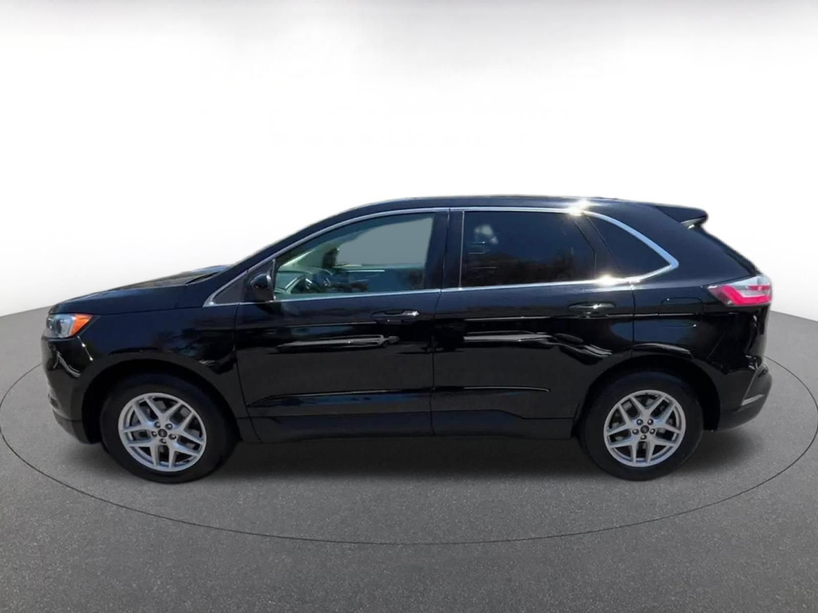 Used 2024 Ford Edge SEL AWD/4WD image 9