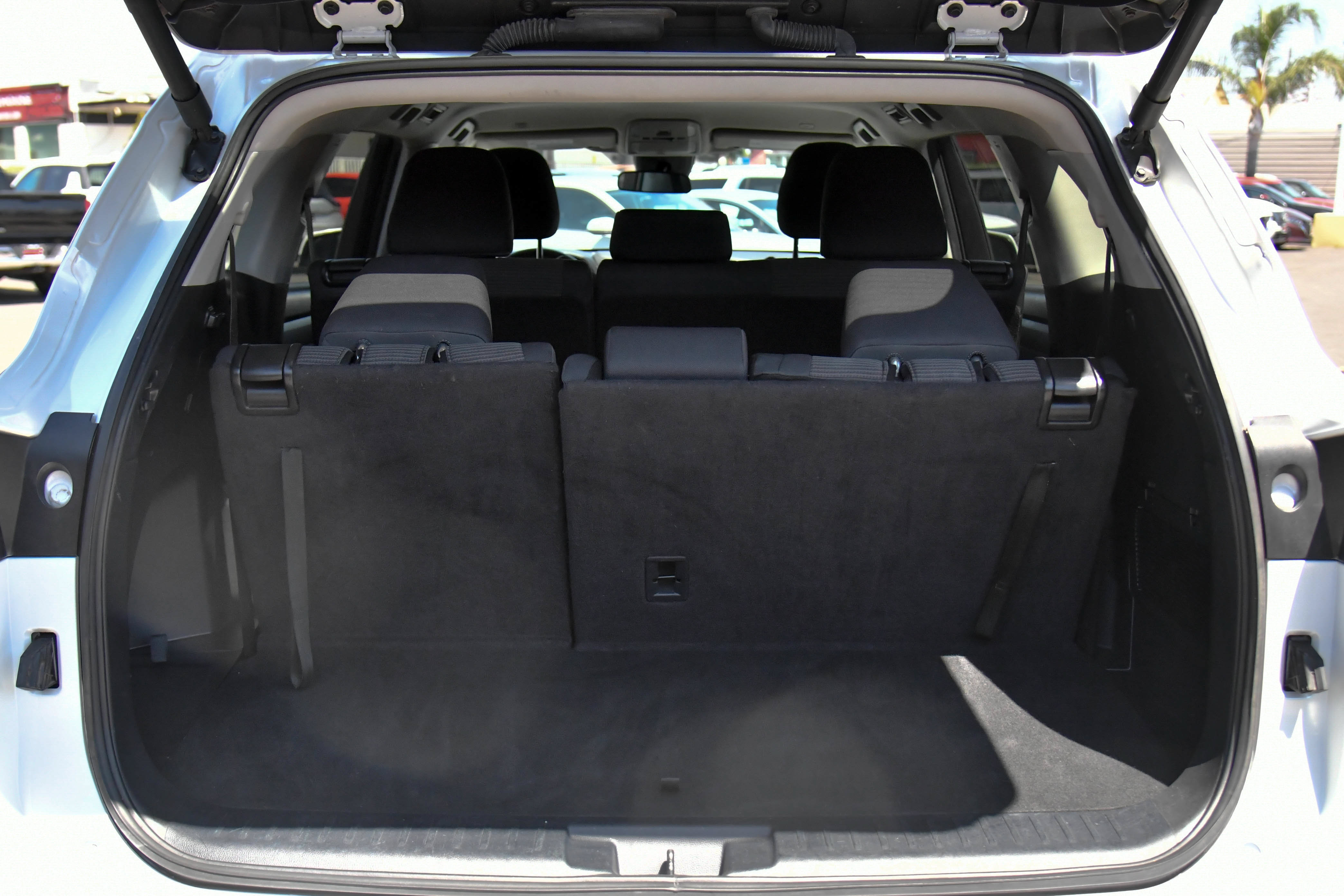 Used 2024 Toyota Highlander LE AWD/4WD image 42