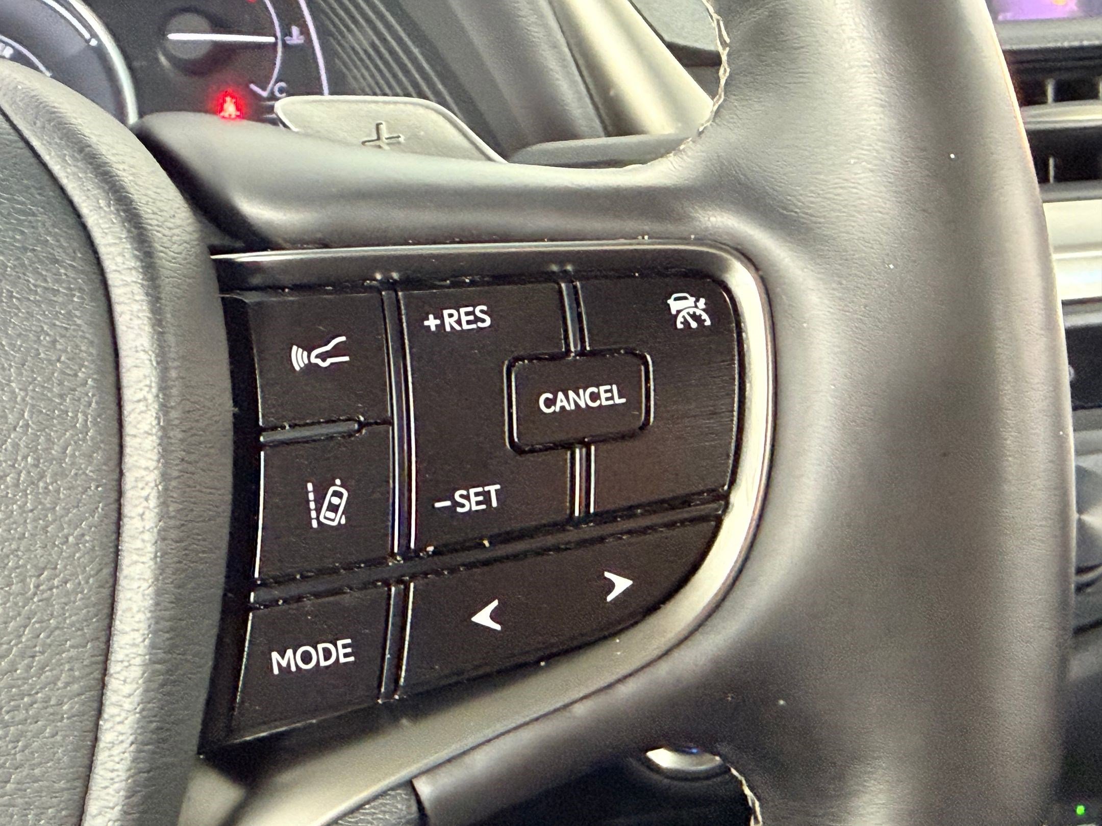 Used 2020 Lexus ES 300h w/ Luxury Package FWD image 26