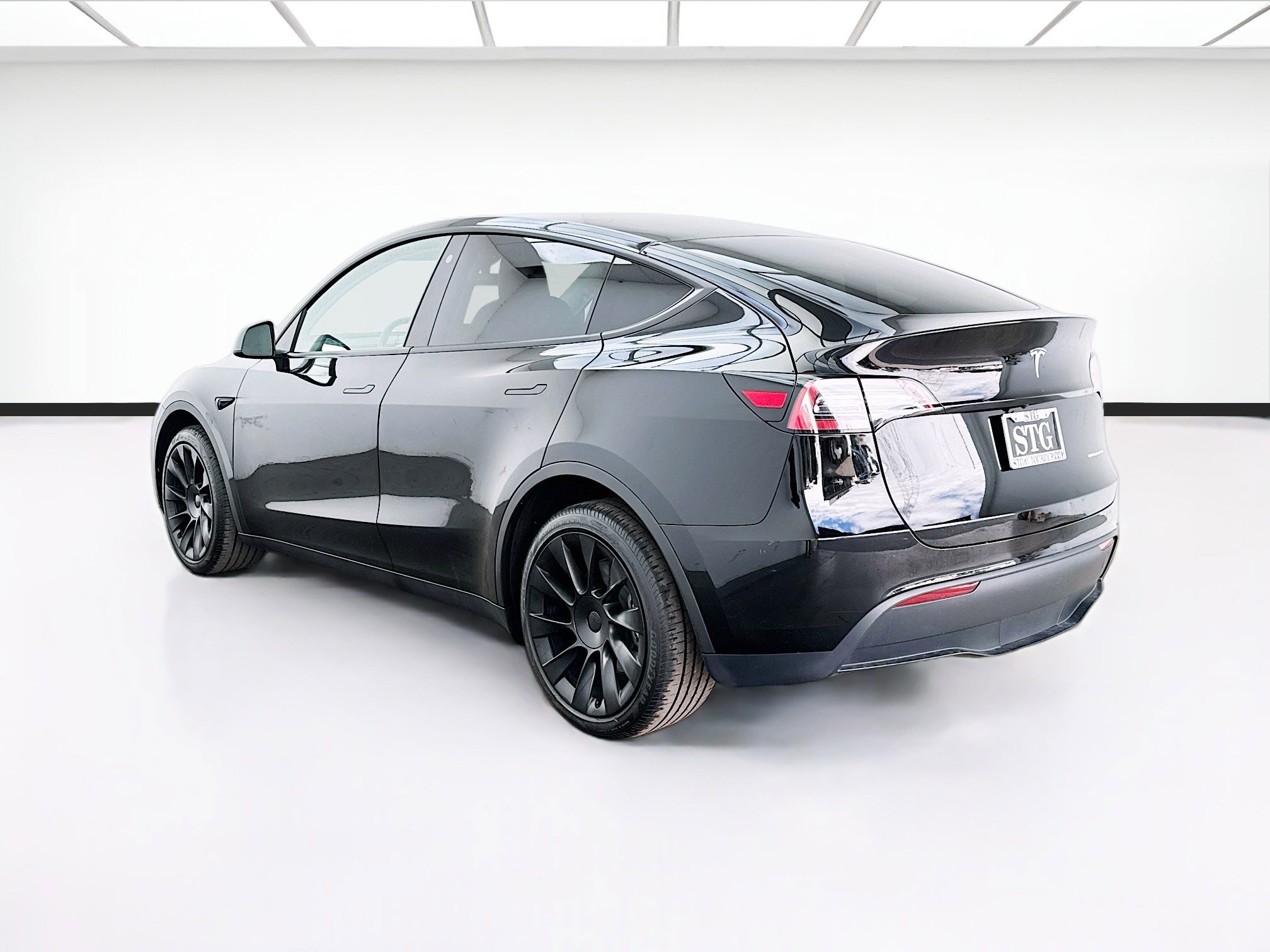 Used 2023 Tesla Model Y AWD image 6