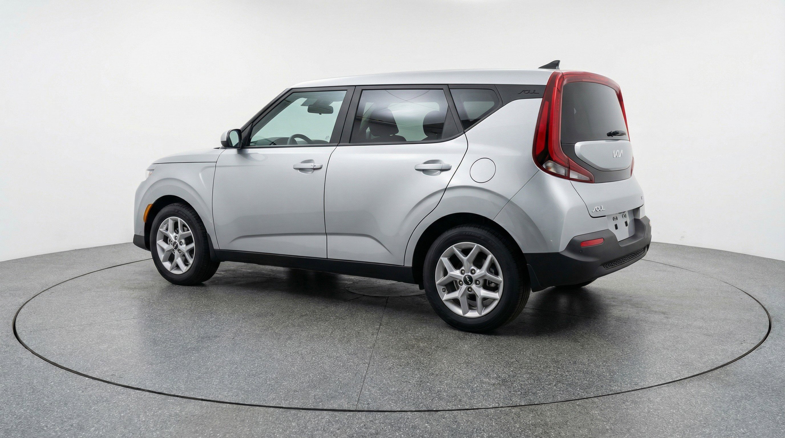 Used 2025 Kia Soul LX w/ LX Technology Package FWD image 6