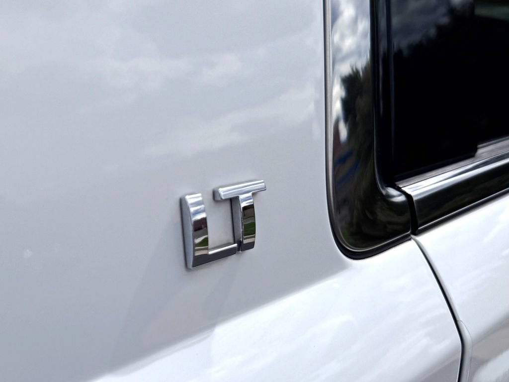 Used 2018 Chevrolet Suburban LT AWD/4WD image 6