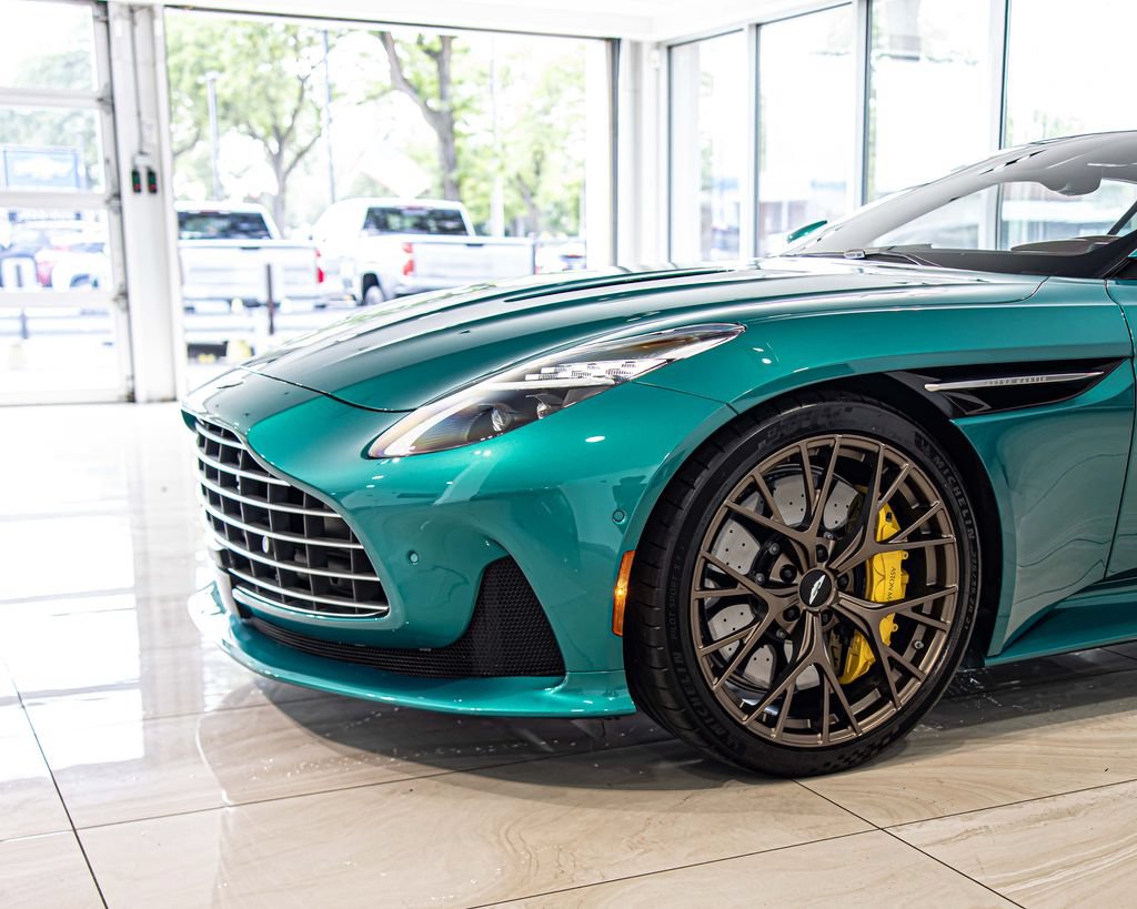 Used 2025 Aston Martin DB12 Convertible RWD image 4