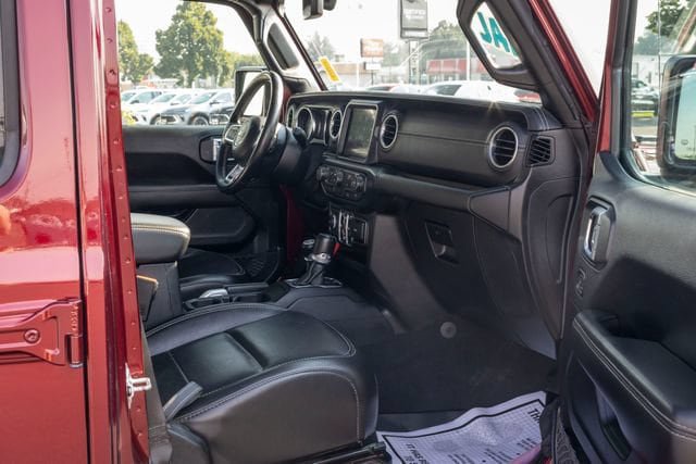 Used 2021 Jeep Wrangler Unlimited Sahara w/ Cold Weather Group AWD/4WD image 32