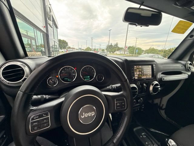 Used 2017 Jeep Wrangler Unlimited Sahara w/ Connectivity Group AWD/4WD image 21