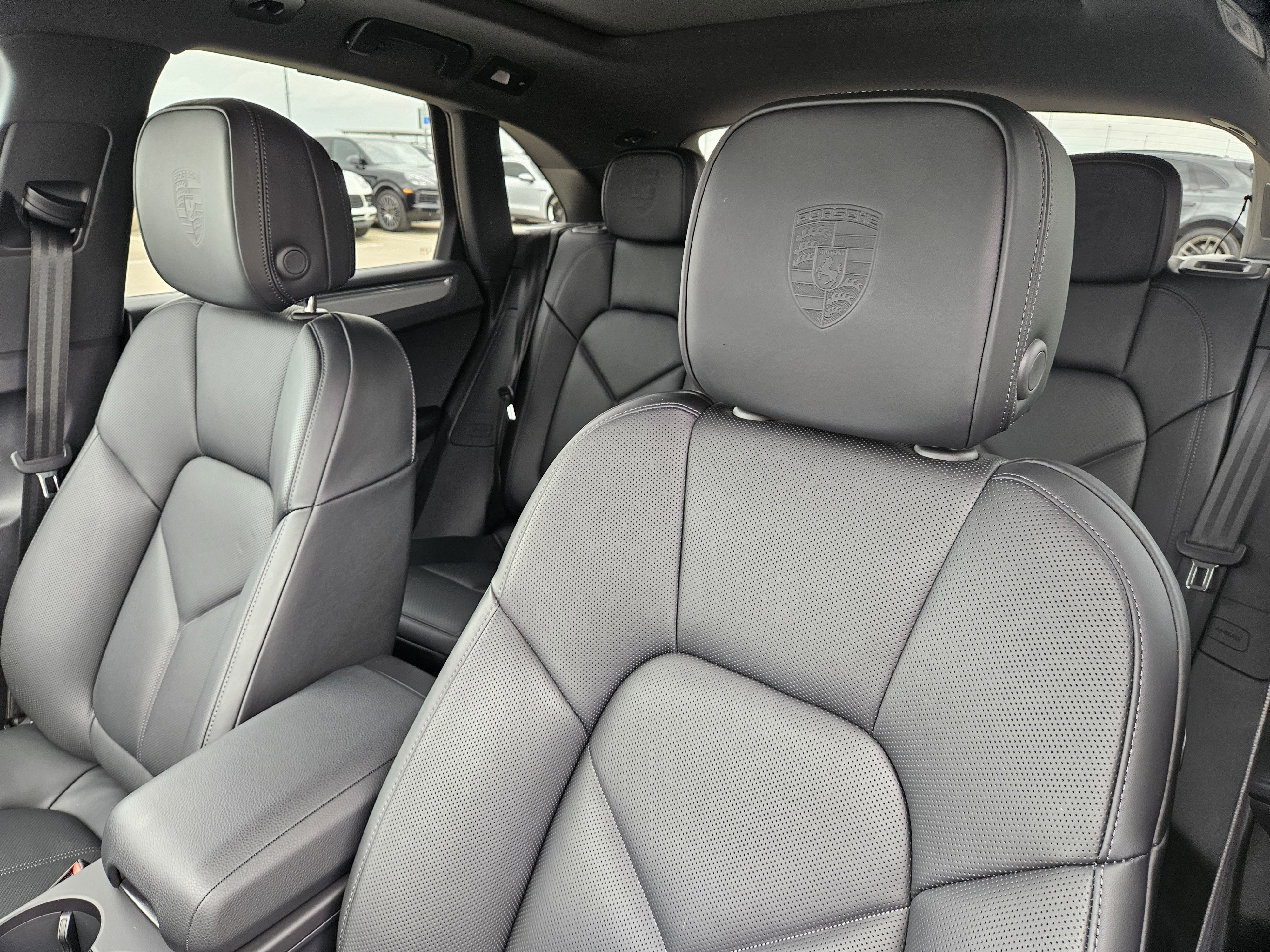 Certified 2026 Porsche Macan image 6