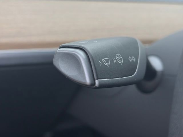 Used 2023 Tesla Model 3 Standard Range RWD image 5