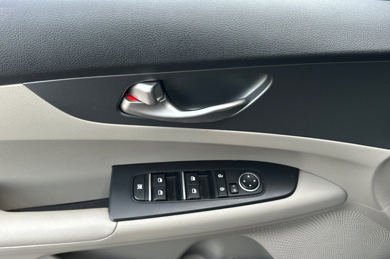 Used 2021 Kia Forte LXS FWD image 11